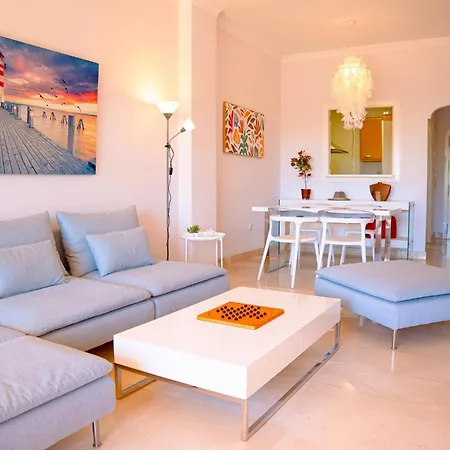 Acogedor Con Piscina En *