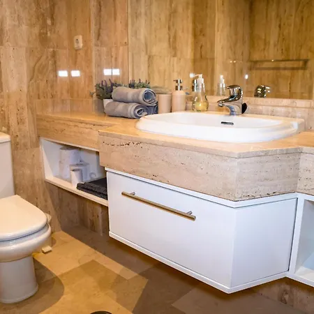 Acogedor Con Piscina En Μαρμπέλλα