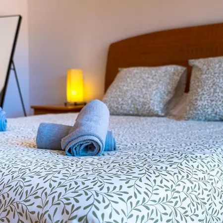 Acogedor Con Piscina En *